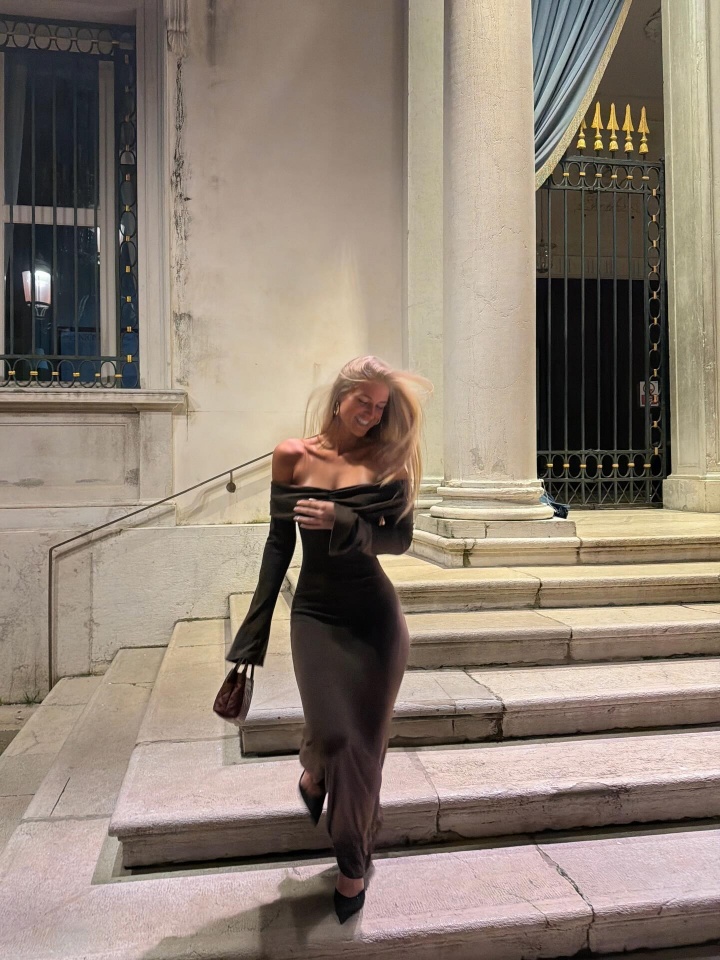 图片报证实拜仁18岁新星卡尔恋情 女友为22岁网红模特