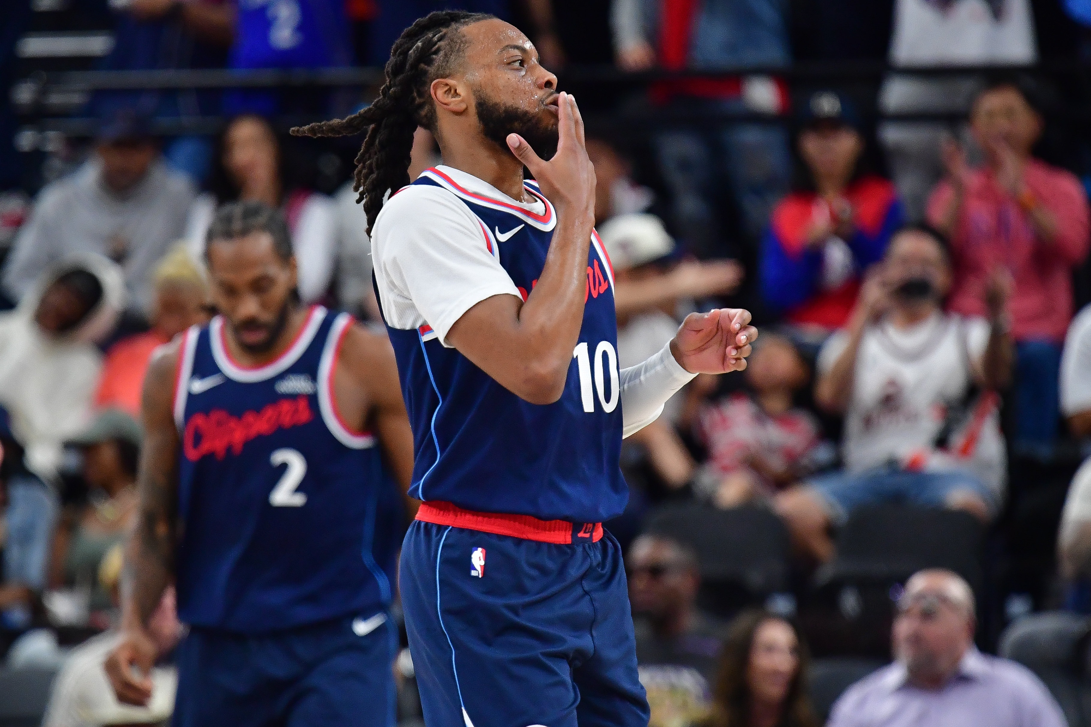 加兰直言与伦纳德搭档无球更轻松 全队进攻自由度提升