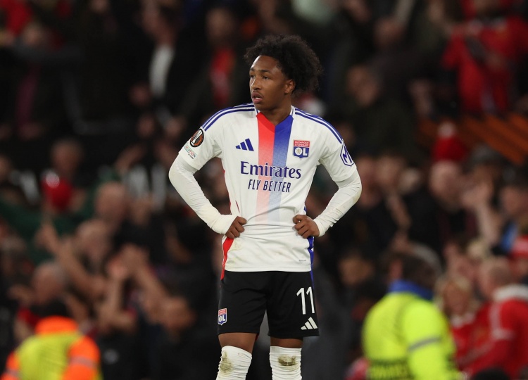 里昂前锋福法纳再上手术台 取出踝部固定器械