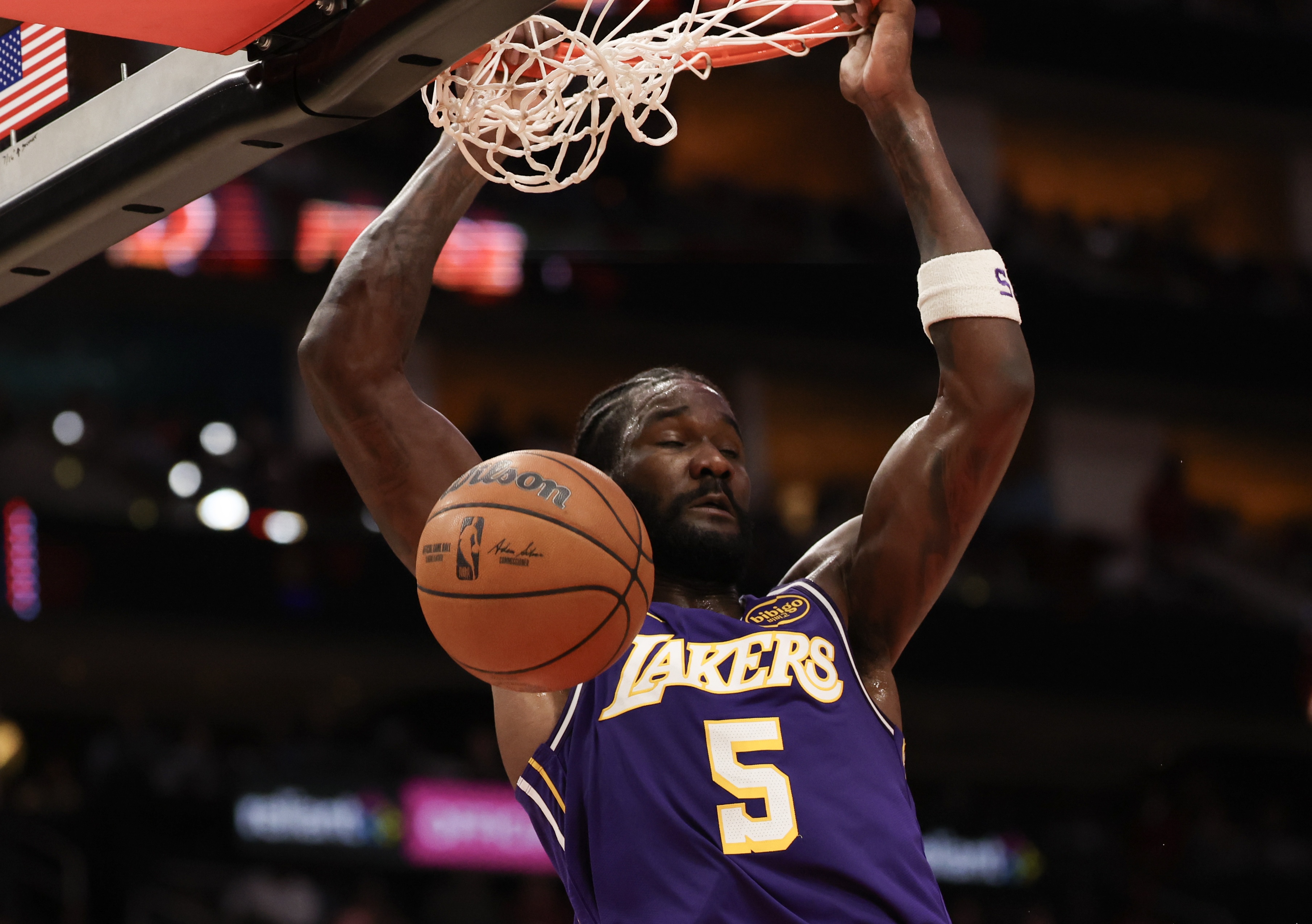 八村塁点出湖人季后赛关键 海斯艾顿百分百命中率背后是护筐价值