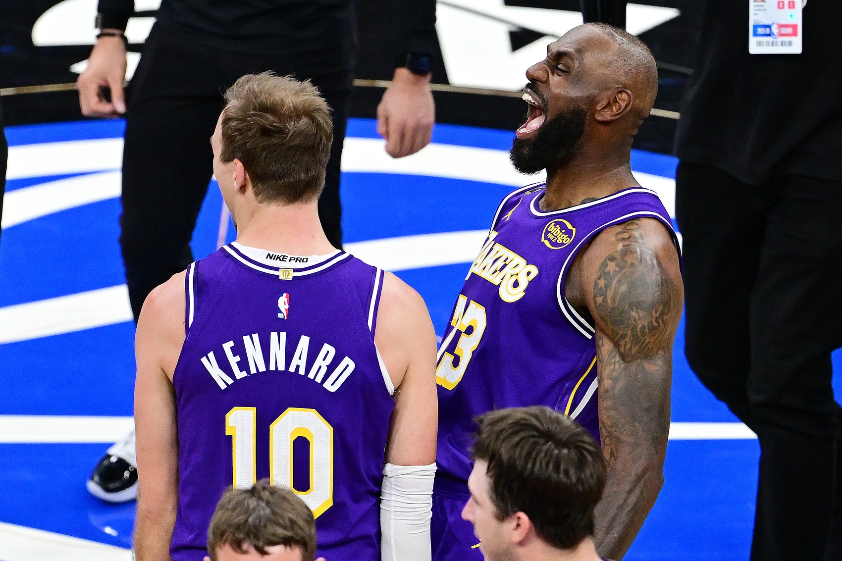 詹姆斯三双定调 湖人角色球员集体高效发挥