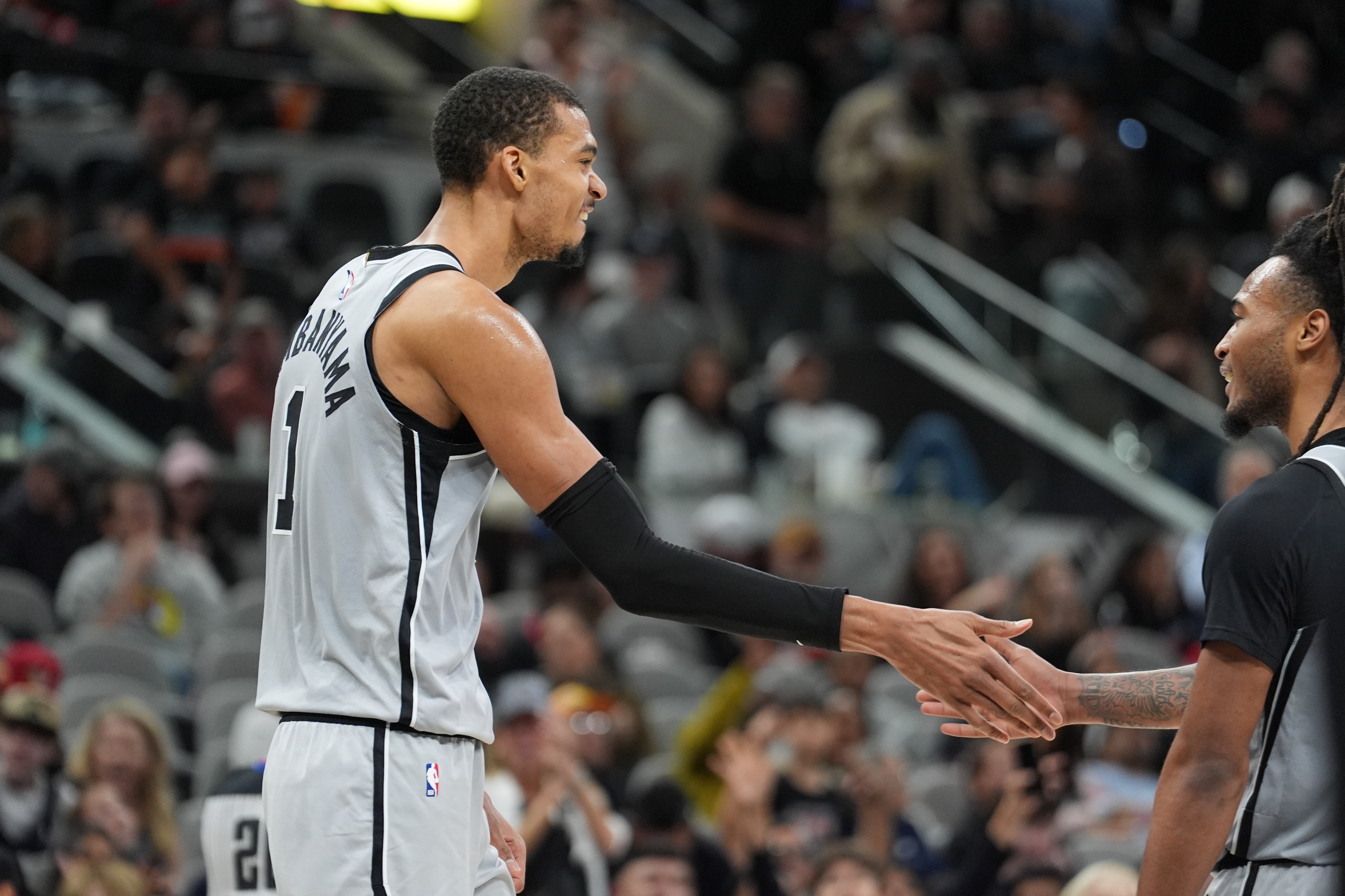 文班亚马41+16+4+3 卡斯尔准三双 马刺轻取公牛 文班亚马41+16+4+3 卡斯尔准三双 马刺轻取公牛