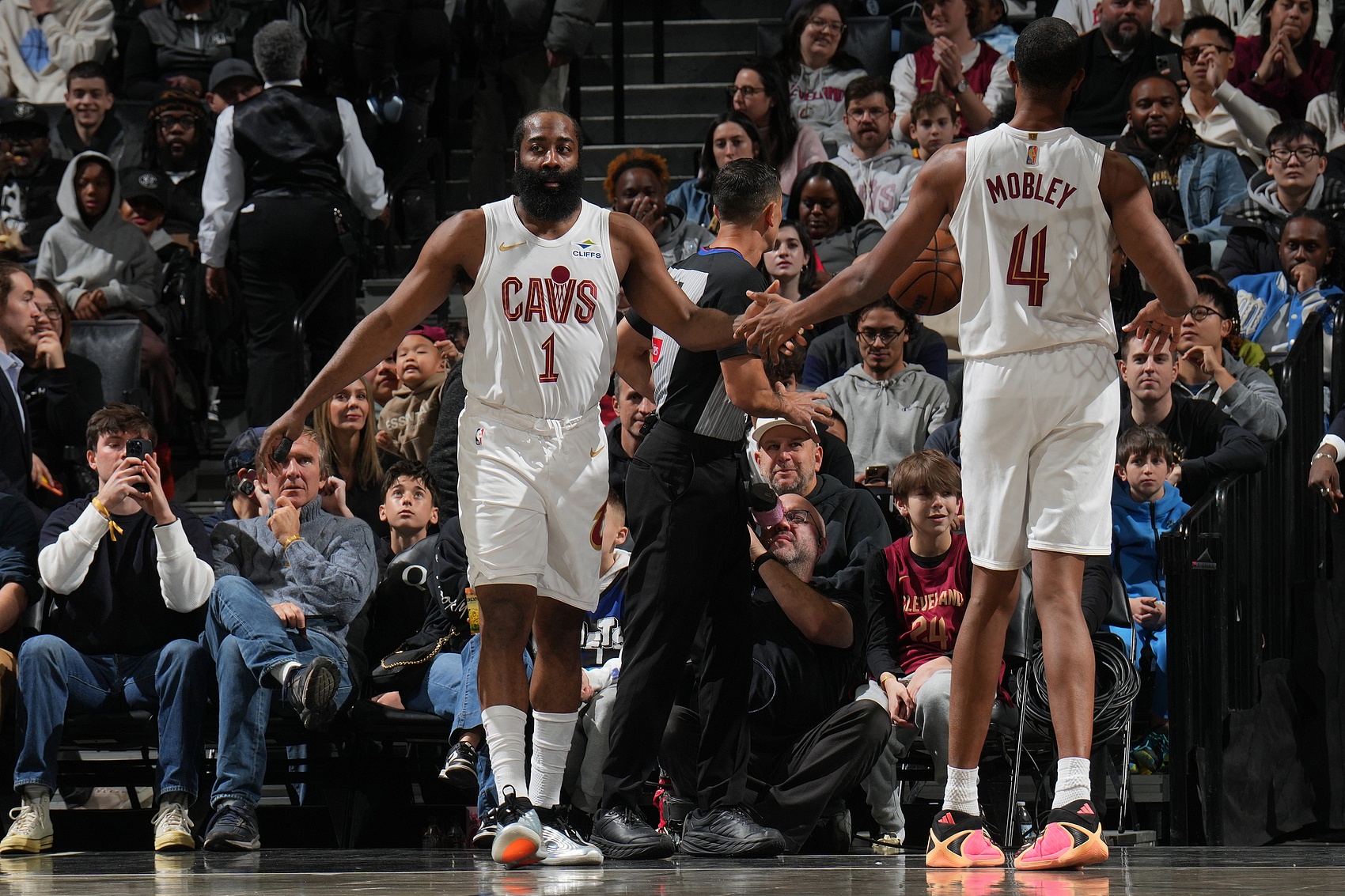 莫布里高效34+17 赛后直言哈登传球隐蔽精妙 莫布里高效34+17 赛后直言哈登传球隐蔽精妙