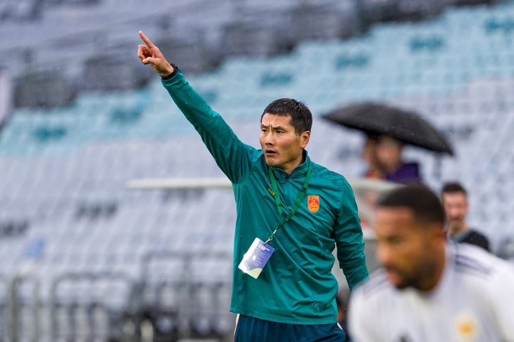 国足0-2喀麦隆暴露全方位差距 王勤伯：唯有留洋能解对抗与节奏之困