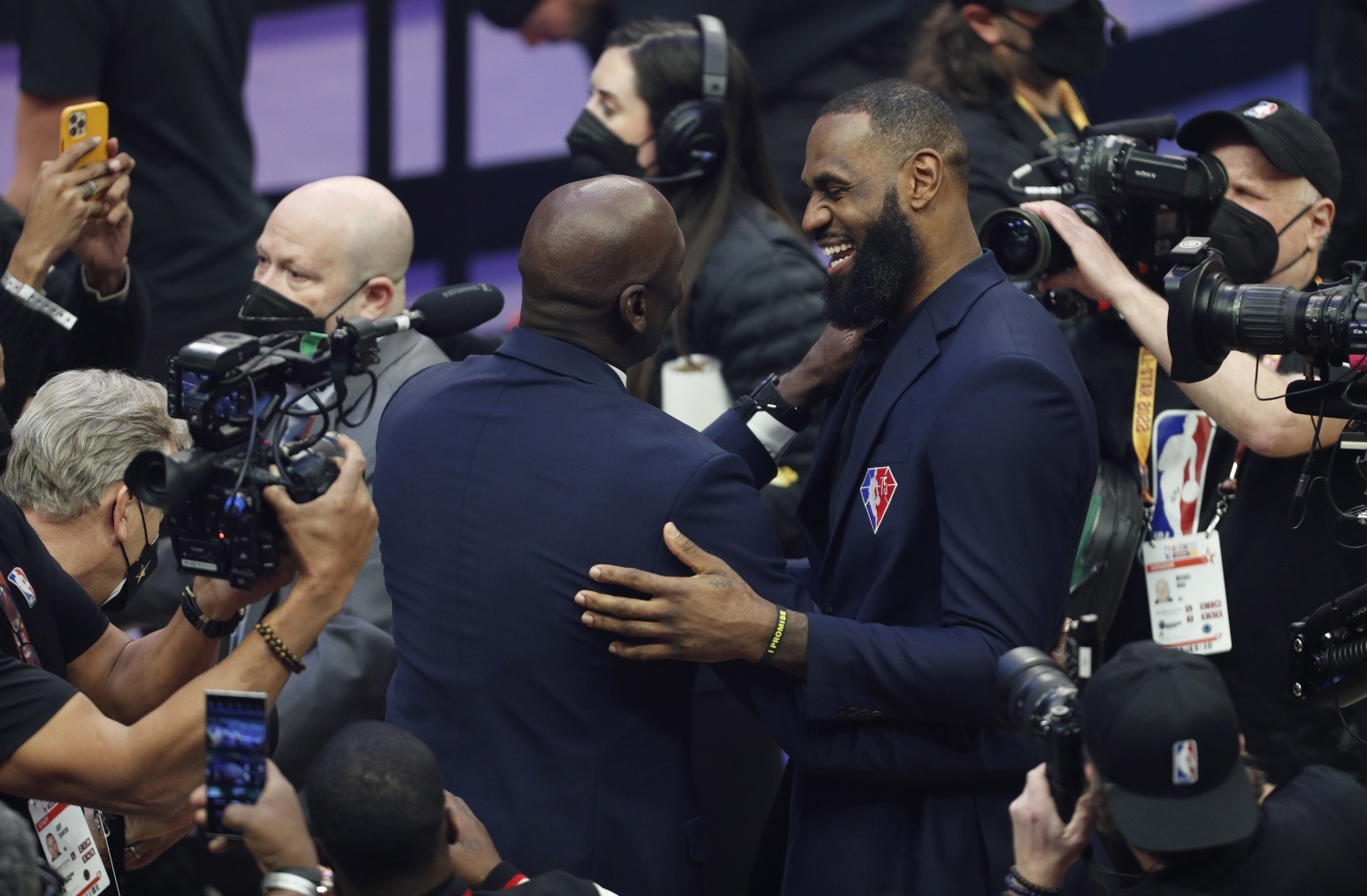 詹姆斯胜场数登顶历史第一 常规赛季后赛合计1229胜