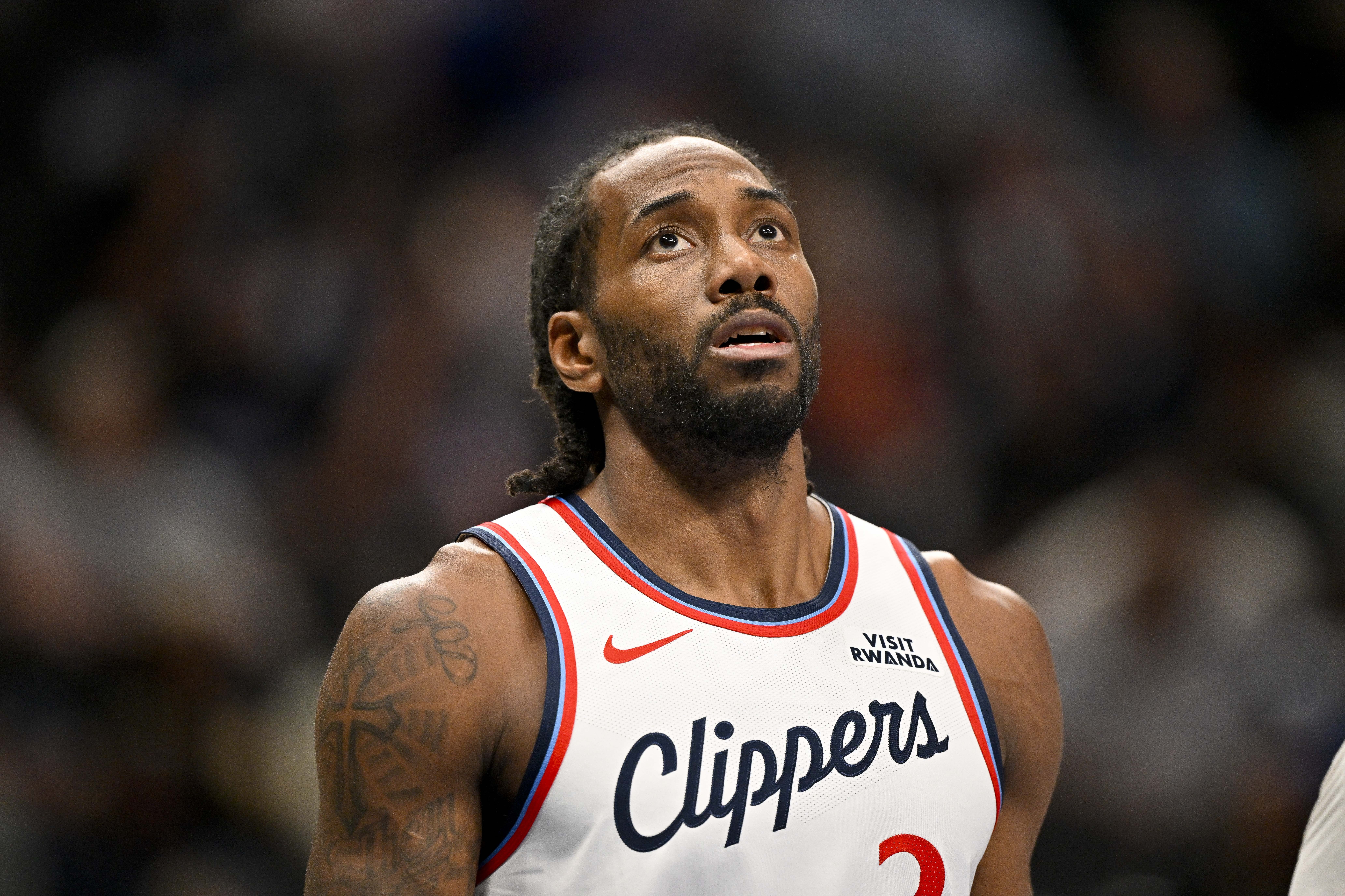 伦纳德上半场手感冰凉 快船主场落后开拓者16分