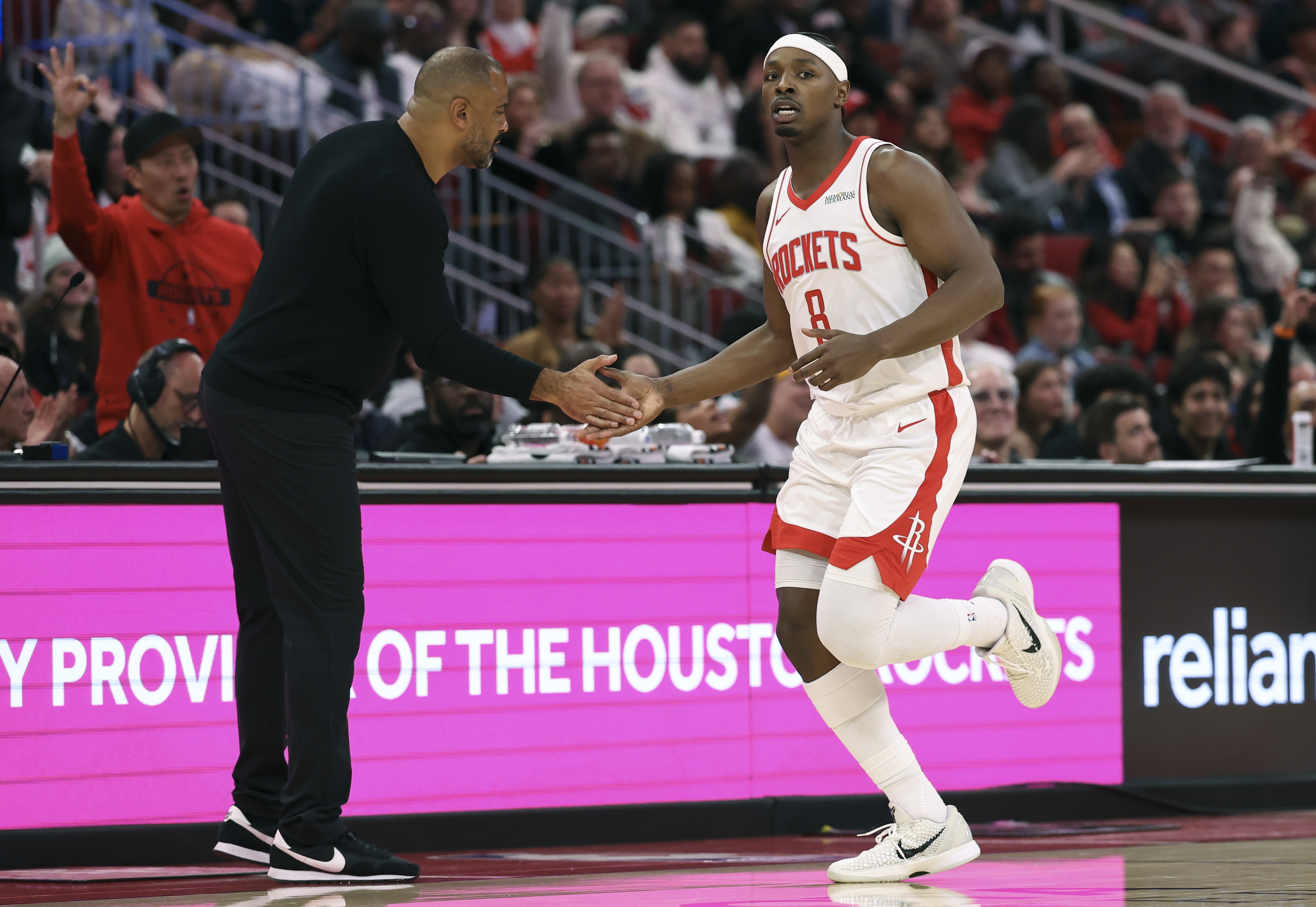 火箭35助攻拆解尼克斯 伊森回暖激活体系 季后赛模式提前开启