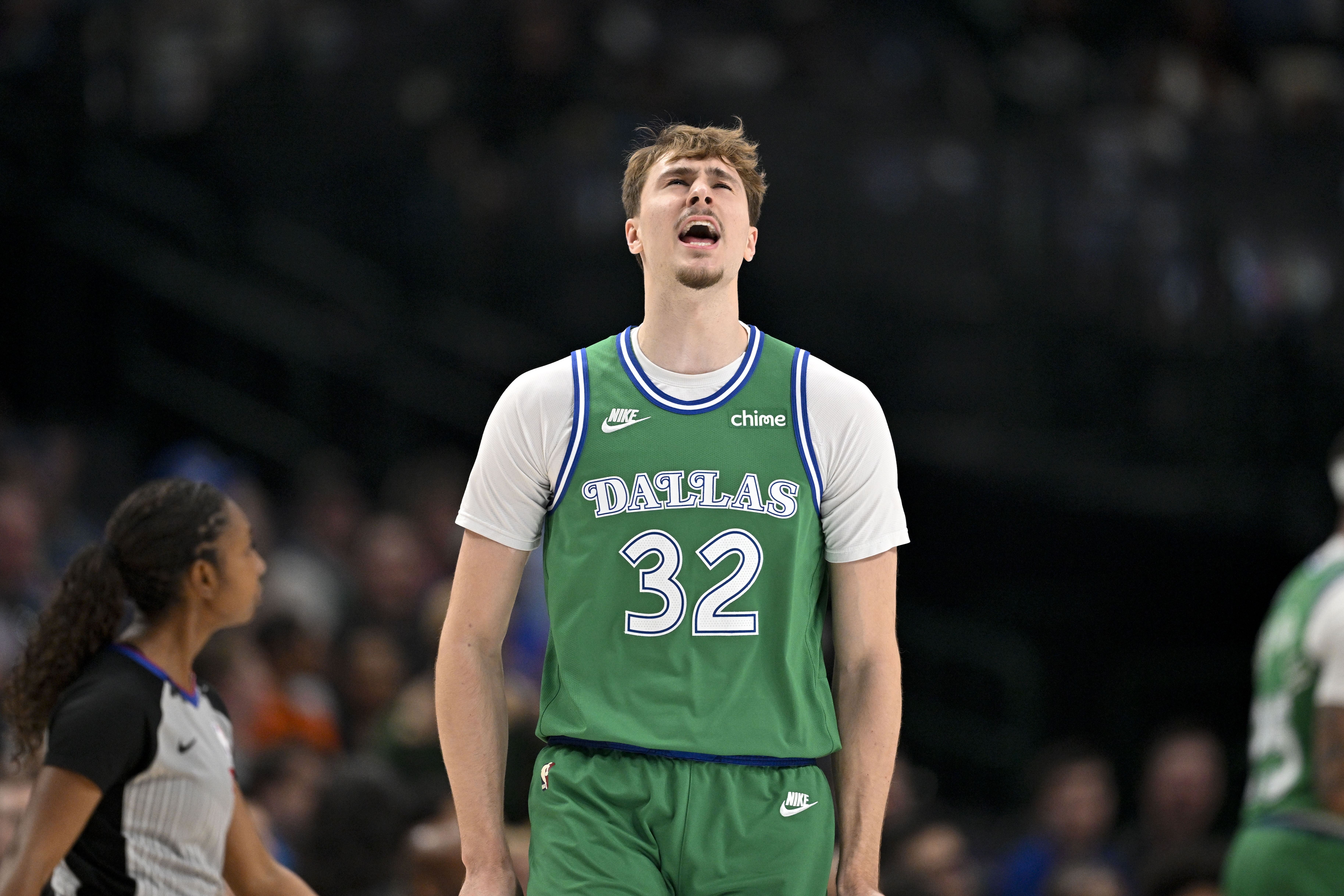 弗拉格19投19分正负值-27 独行侠惨败雄鹿