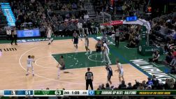 雄鹿主场大胜独行侠终结四连败 罗林斯准三双弗拉格空砍两双