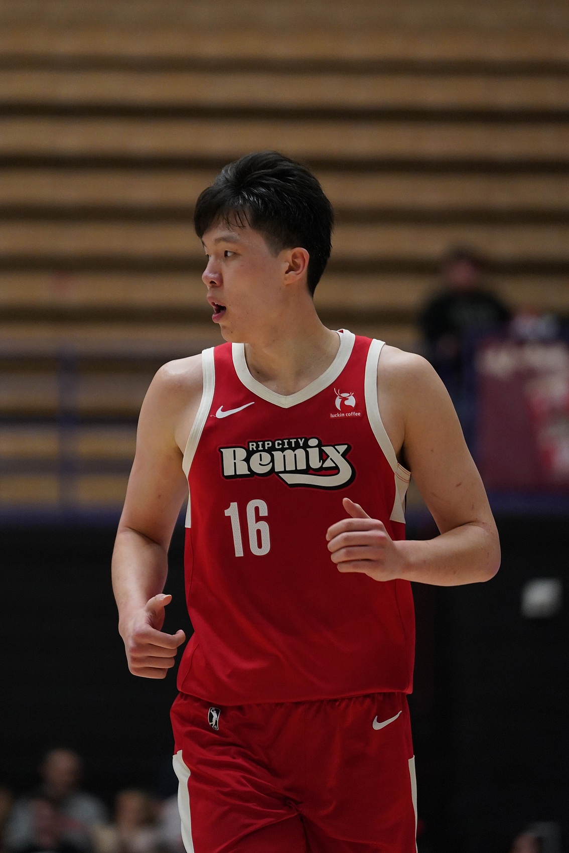 杨瀚森半场状态平淡 混音落后墨西哥城队长1分