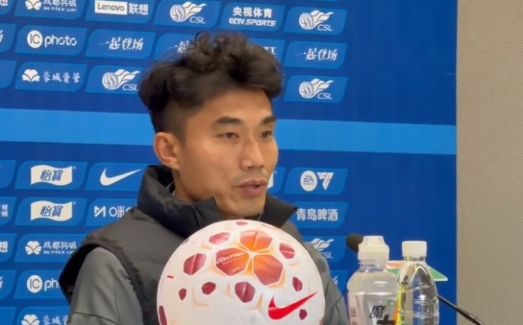 郑智携彭欣力出席蓉城战前发布会 直言伤病影响阵容选择