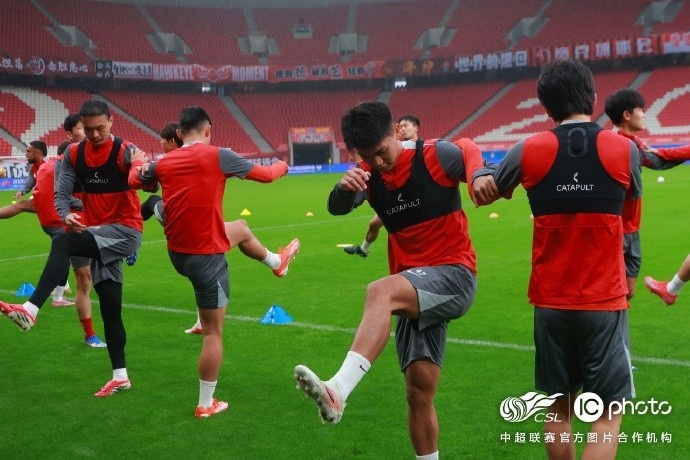 海港战前确认国脚全员归队 仅李新翔一人伤缺