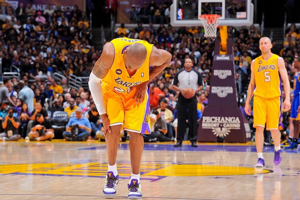 巴恩斯回忆科比带伤作战：除非动不了否则一定上场