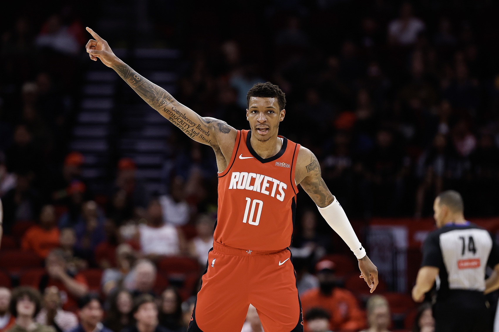 小贾巴里·史密斯半场三分6中4取16分 火箭半场领先爵士19分