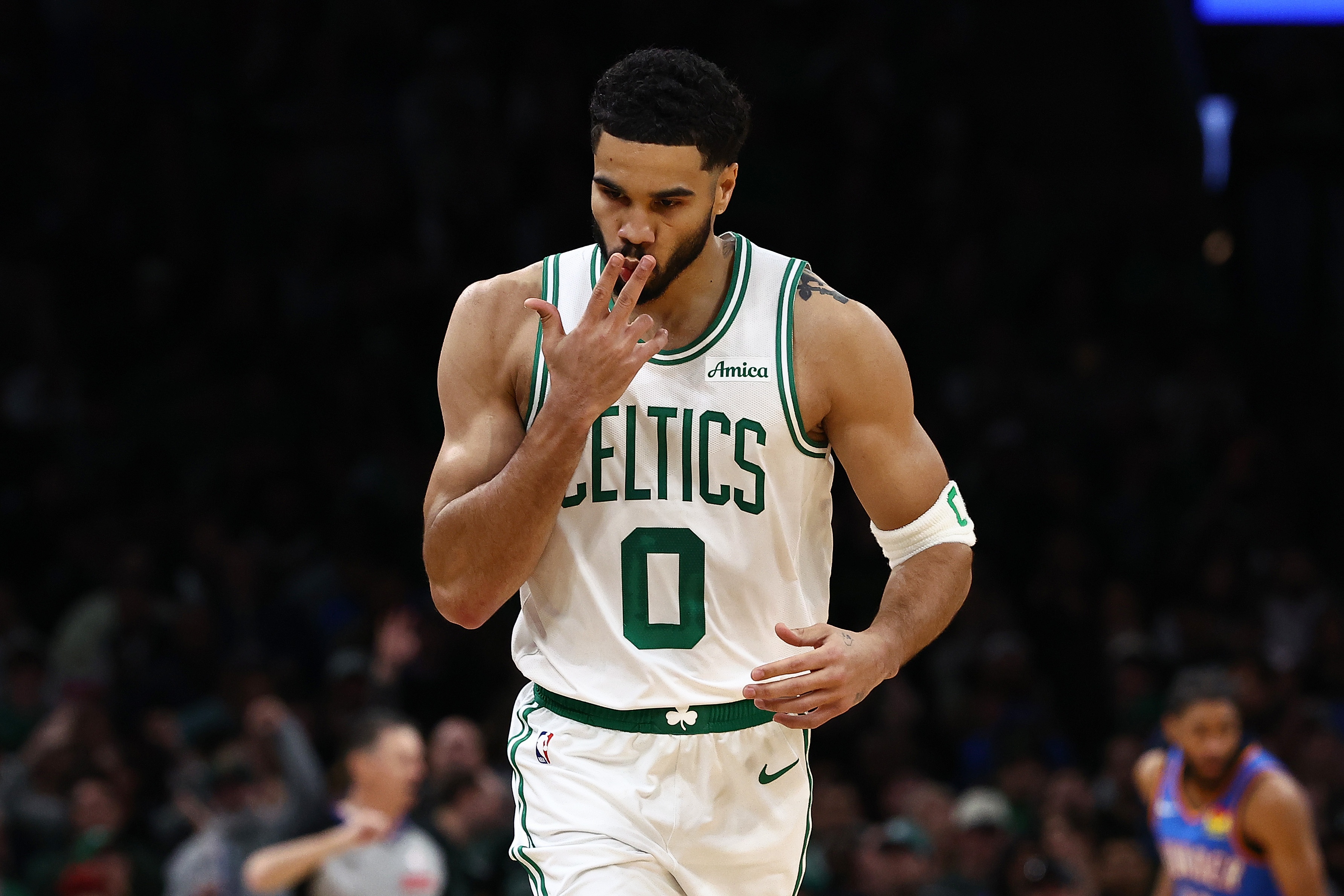 塔图姆准三双三节打卡 绿军32分大胜雄鹿 塔图姆准三双三节打卡 绿军32分大胜雄鹿