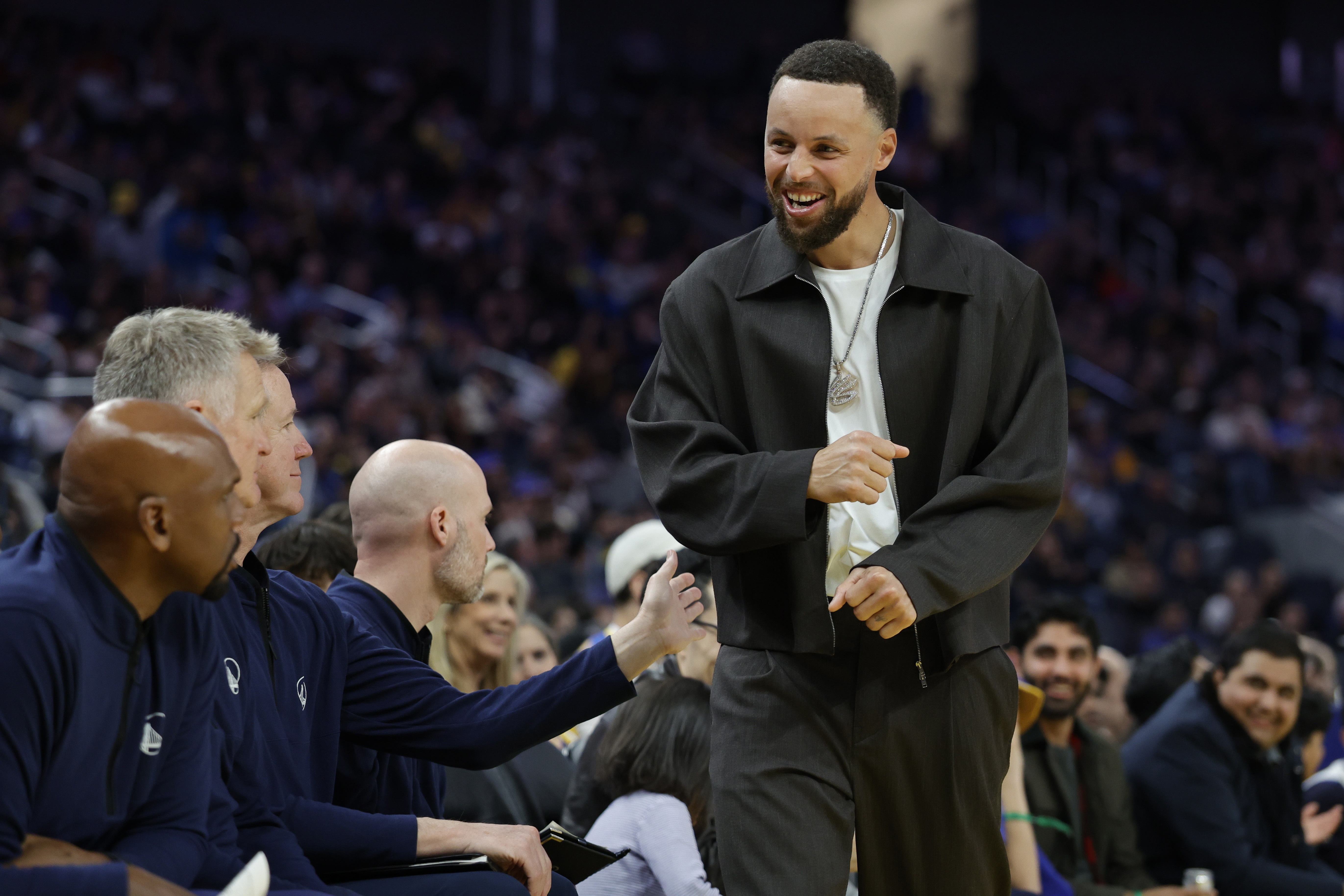 库里复出直面膝盖反复疼痛 坦言恢复过程漫长且沮丧