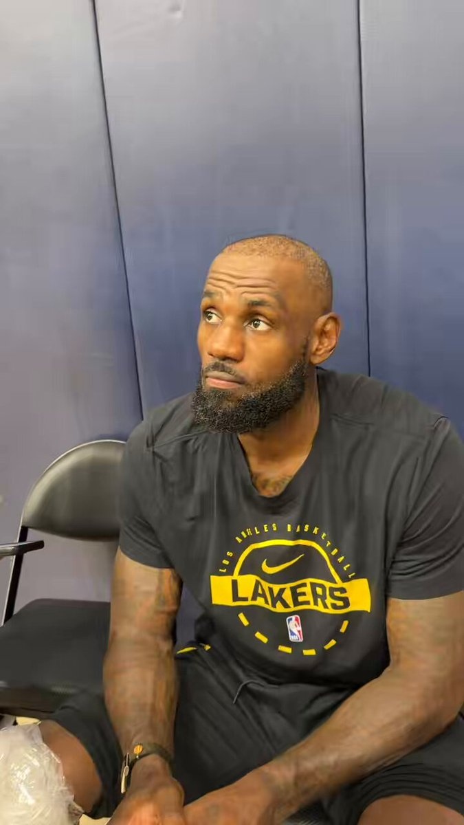 詹姆斯谈备战:全队需提升个人表现 心态调整是关键 詹姆斯谈备战:全队需提升个人表现 心态调整是关键