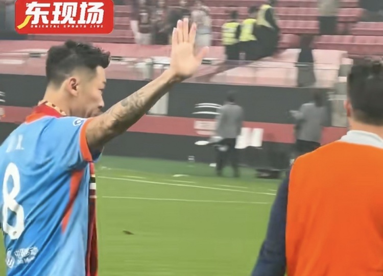 徐新赛后谢场落泪 面对旧主海港情绪难抑