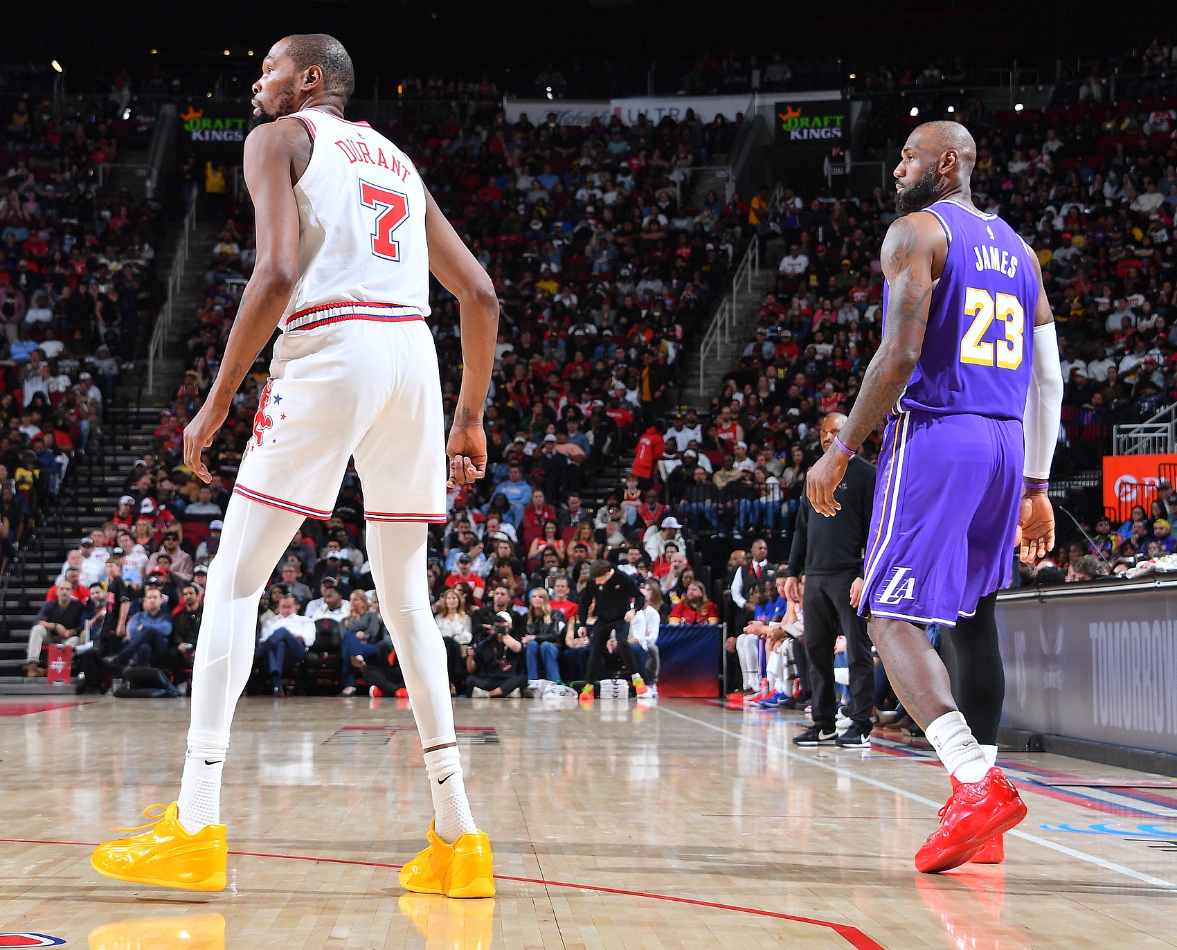 湖人双核伤停赛季报销 西部三强首轮潜在对手格局生变 湖人双核伤停赛季报销 西部三强首轮潜在对手格局生变