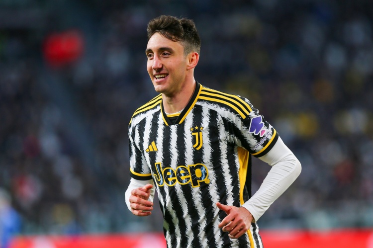 巴萨锁定尤文边卫坎比亚索 德转身价3000万欧