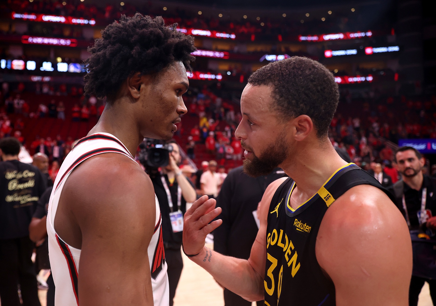 火箭一分险胜勇士 阿门高效18+7 库里29分难救主