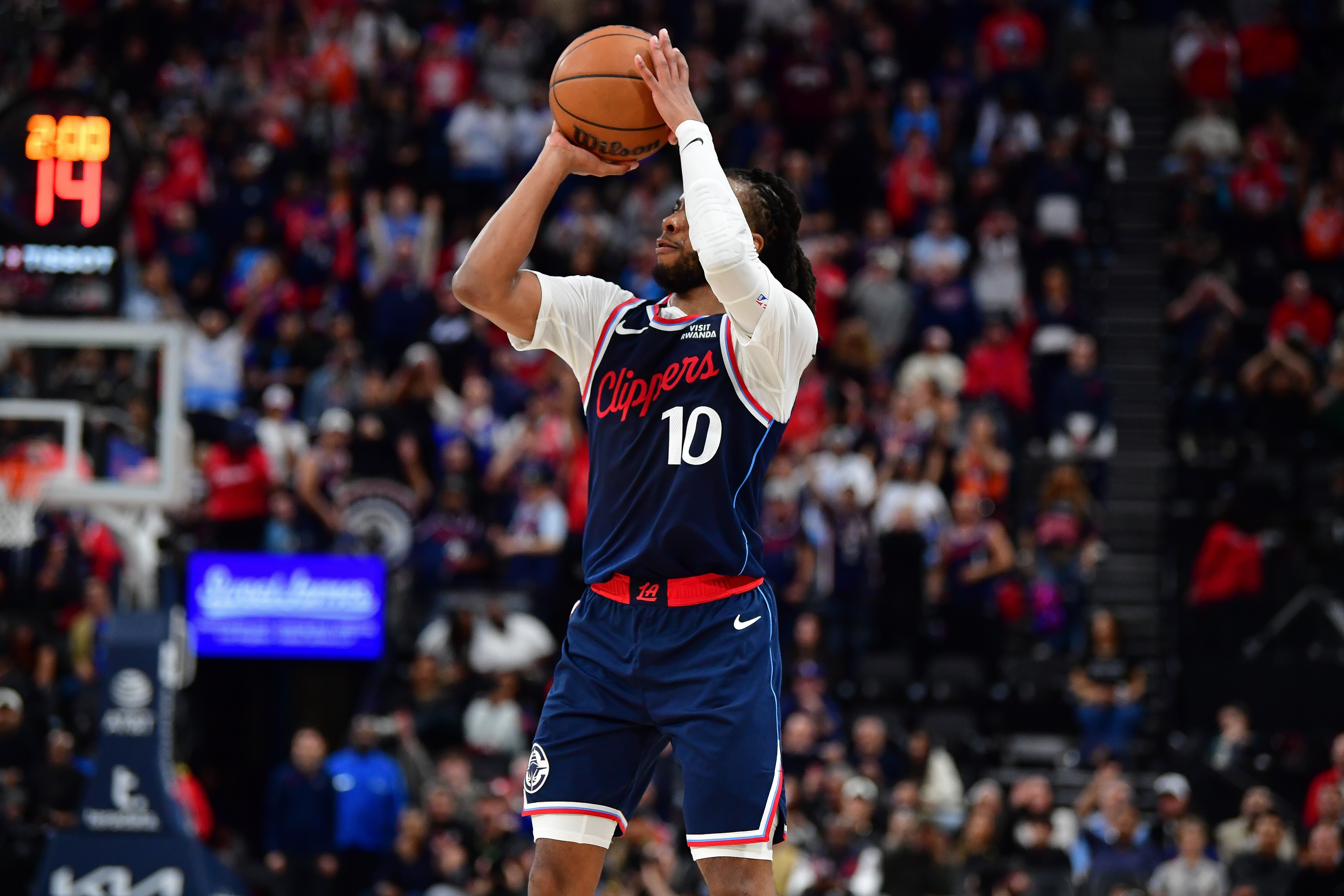 加兰半场13+4+3输出稳定 快船半场领先国王12分