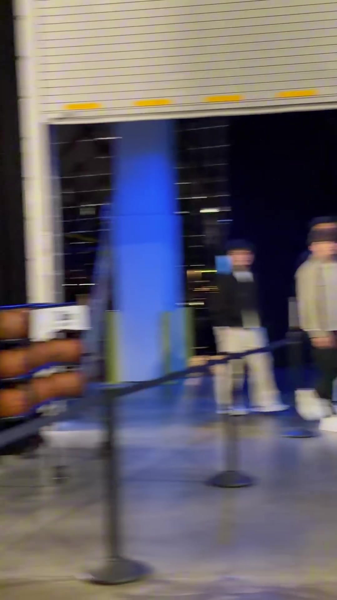 火箭赛后更衣室外集体加练 申京杜兰特身影入镜