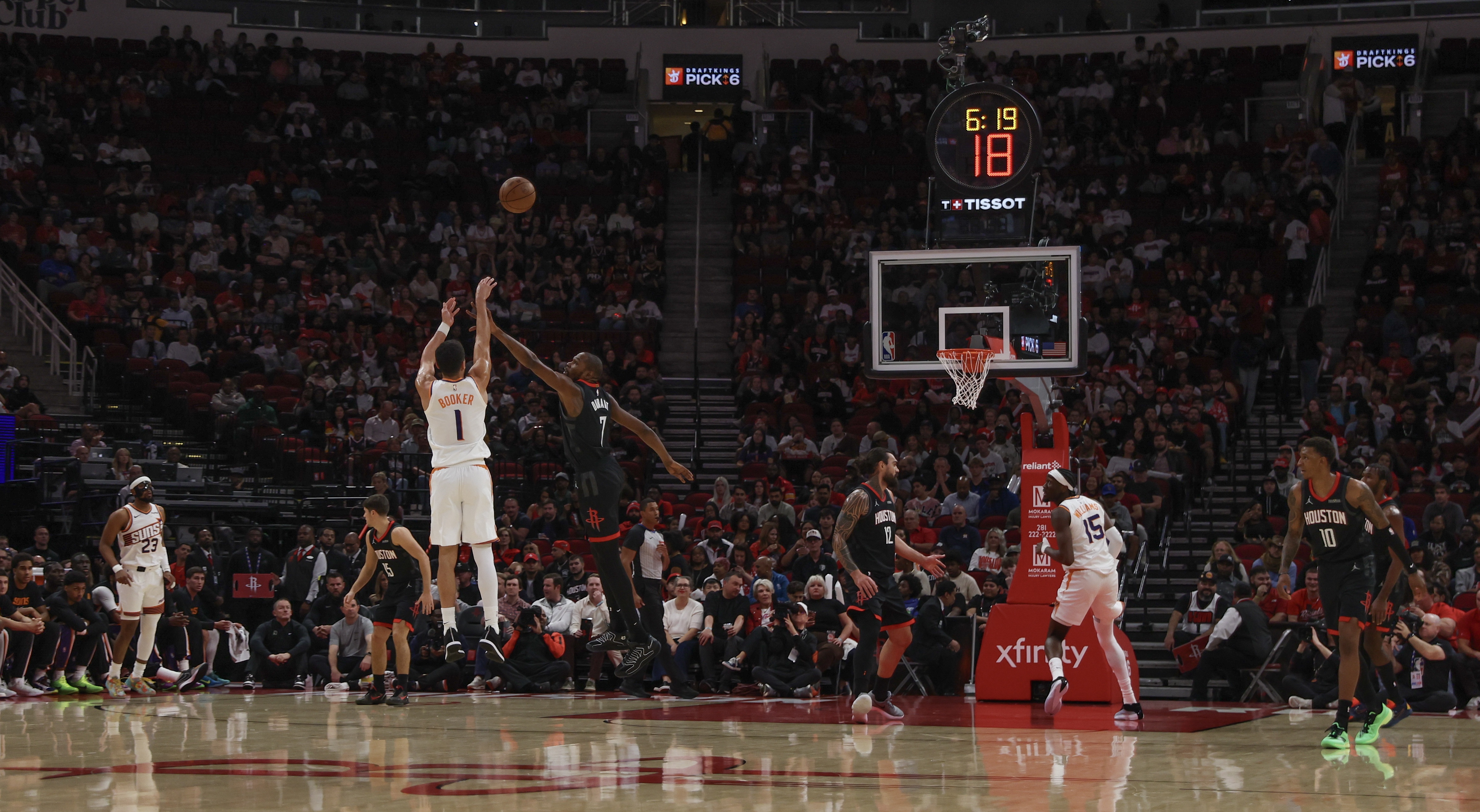 布克30分太阳擒公牛 赛后直言战火箭是试金石