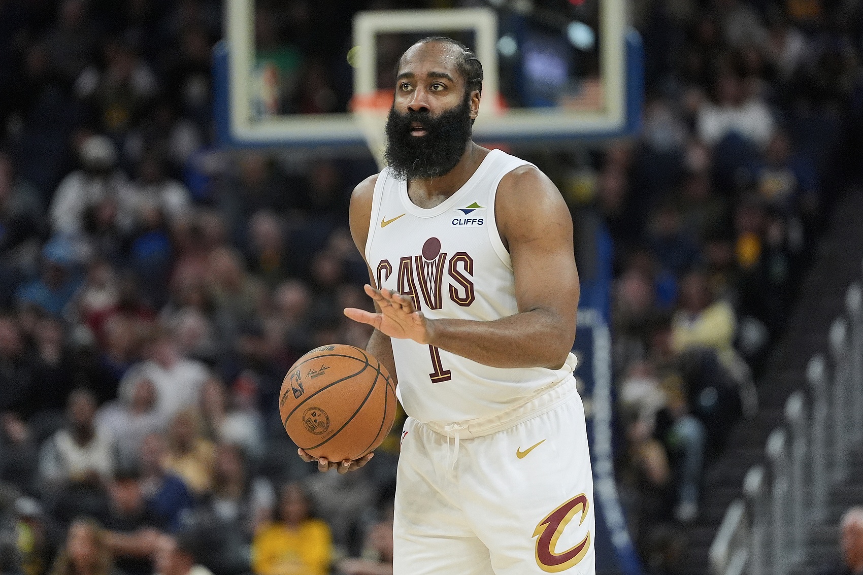 哈登骑士数据单:场均20+5+8 出战胜率75% 哈登骑士数据单:场均20+5+8 出战胜率75%