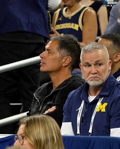 佩林卡现身NCAA决赛现场 湖人总经理的密歇根情结 佩林卡现身NCAA决赛现场 湖人总经理的密歇根情结