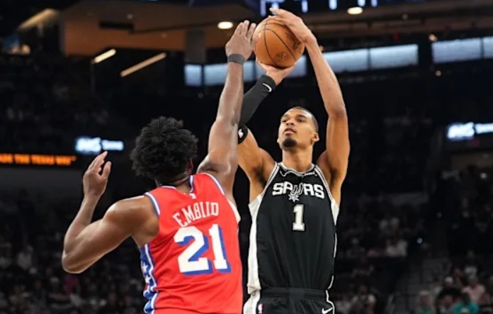 马刺60胜背后 卡斯尔锁死恩比德与文班力量进化