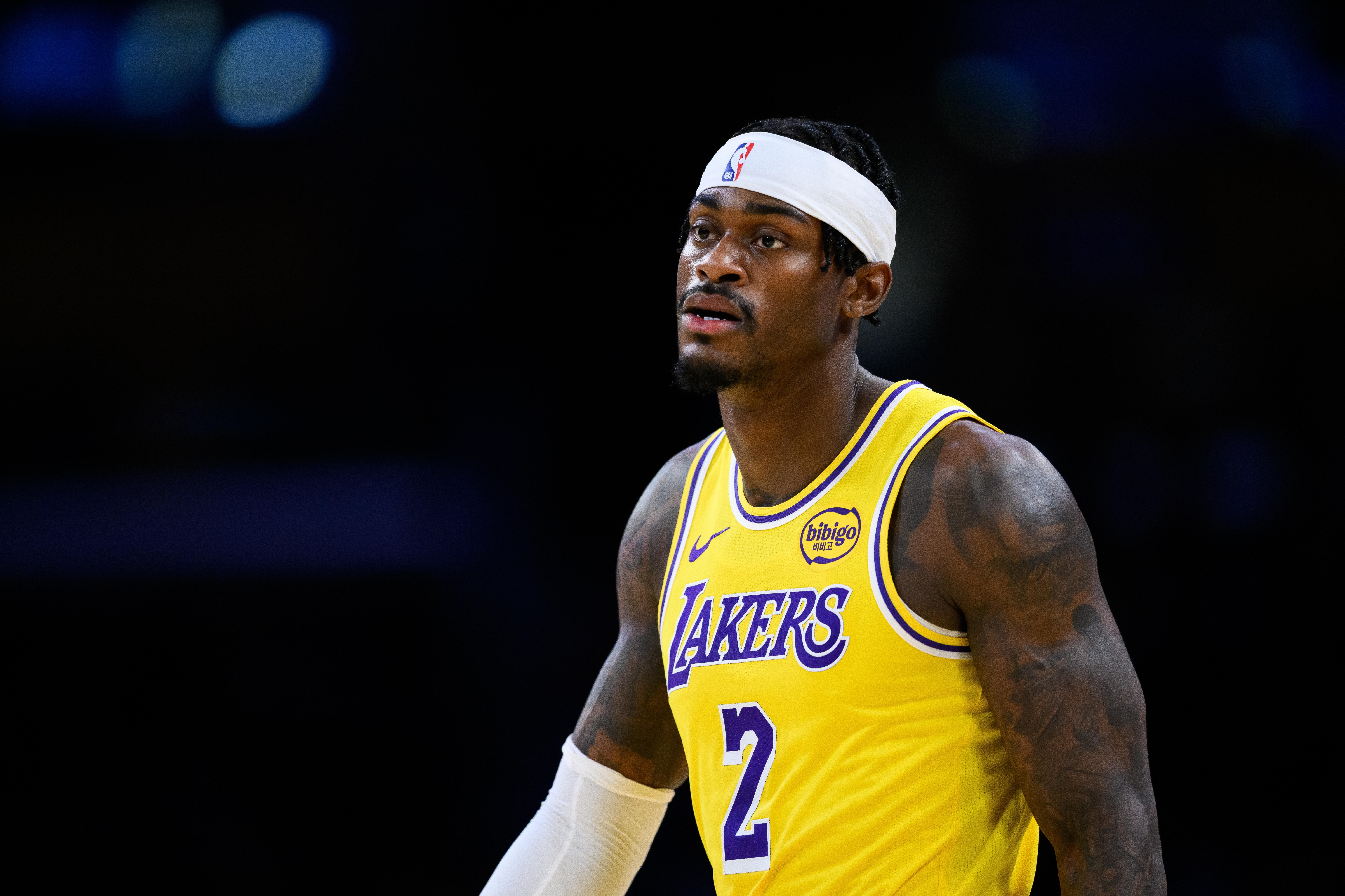 范德比尔特与雷迪克暂停期间激烈争执 被助教拉开后遭换下