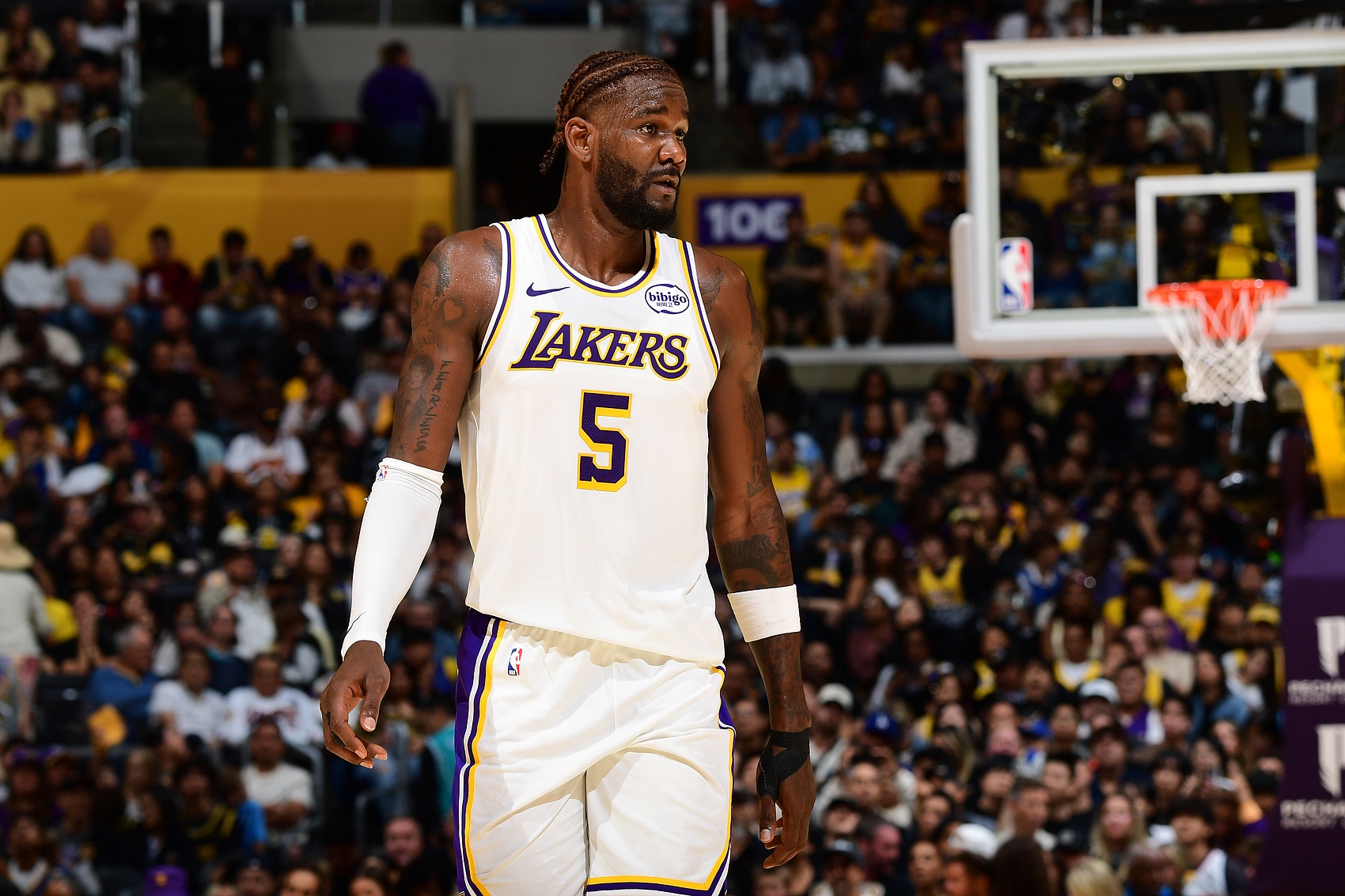 艾顿半场正负值-22全场最低 湖人内线遭雷霆全面压制 艾顿半场正负值-22全场最低 湖人内线遭雷霆全面压制