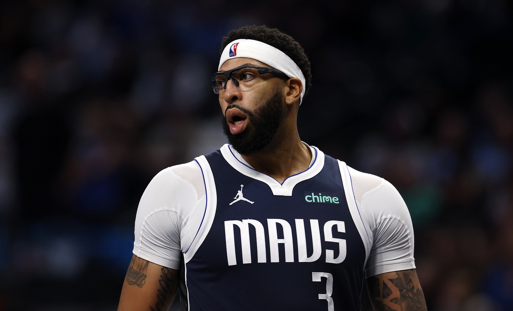 浓眉自曝交易东契奇内幕 接到电话第一反应是玩笑