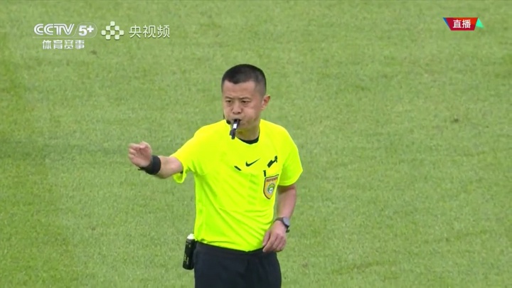 张晓晨执法轨迹引关注 从中超直红判罚到中冠赛场