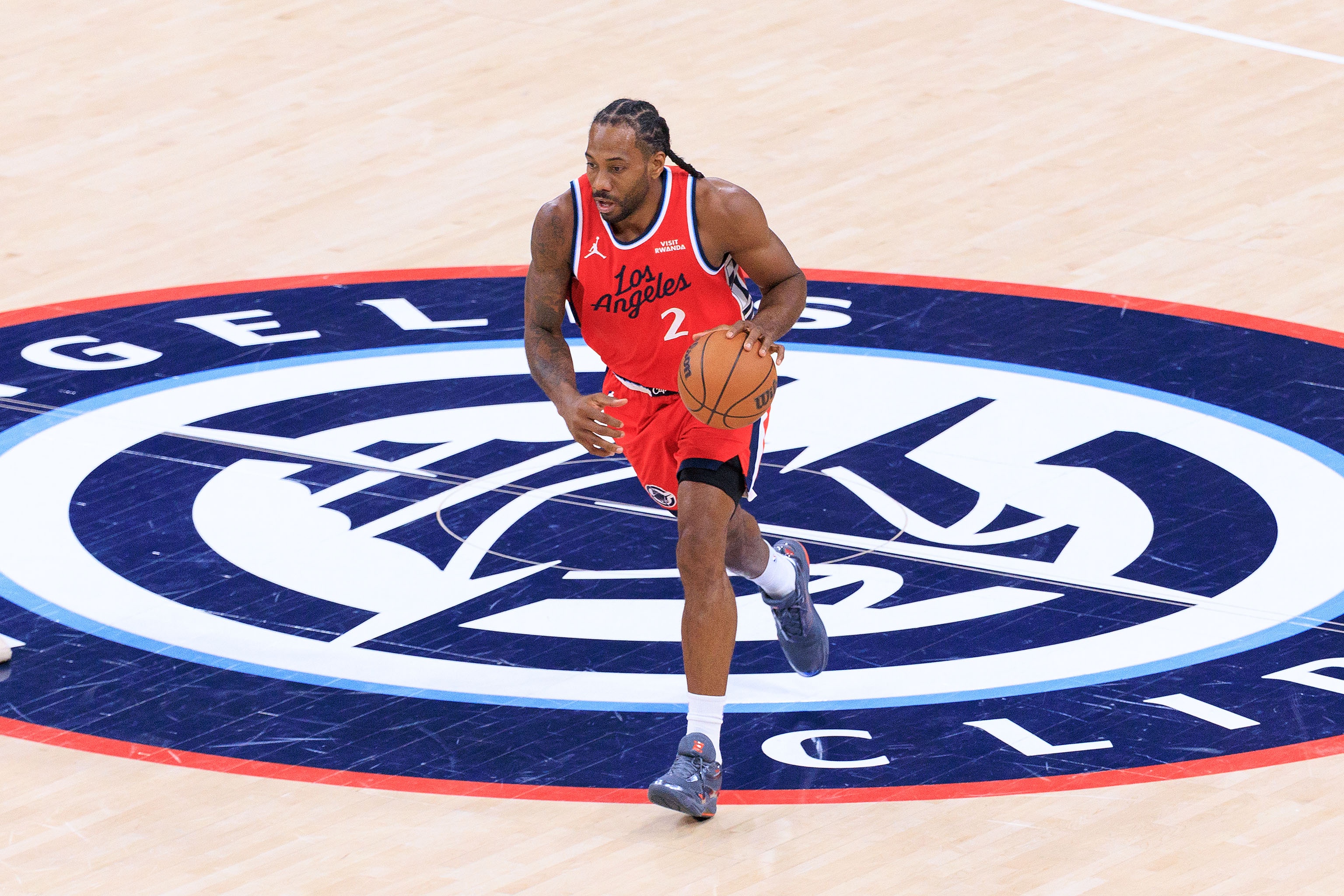 伦纳德18中8取20分难救主 快船三节崩盘负雷霆