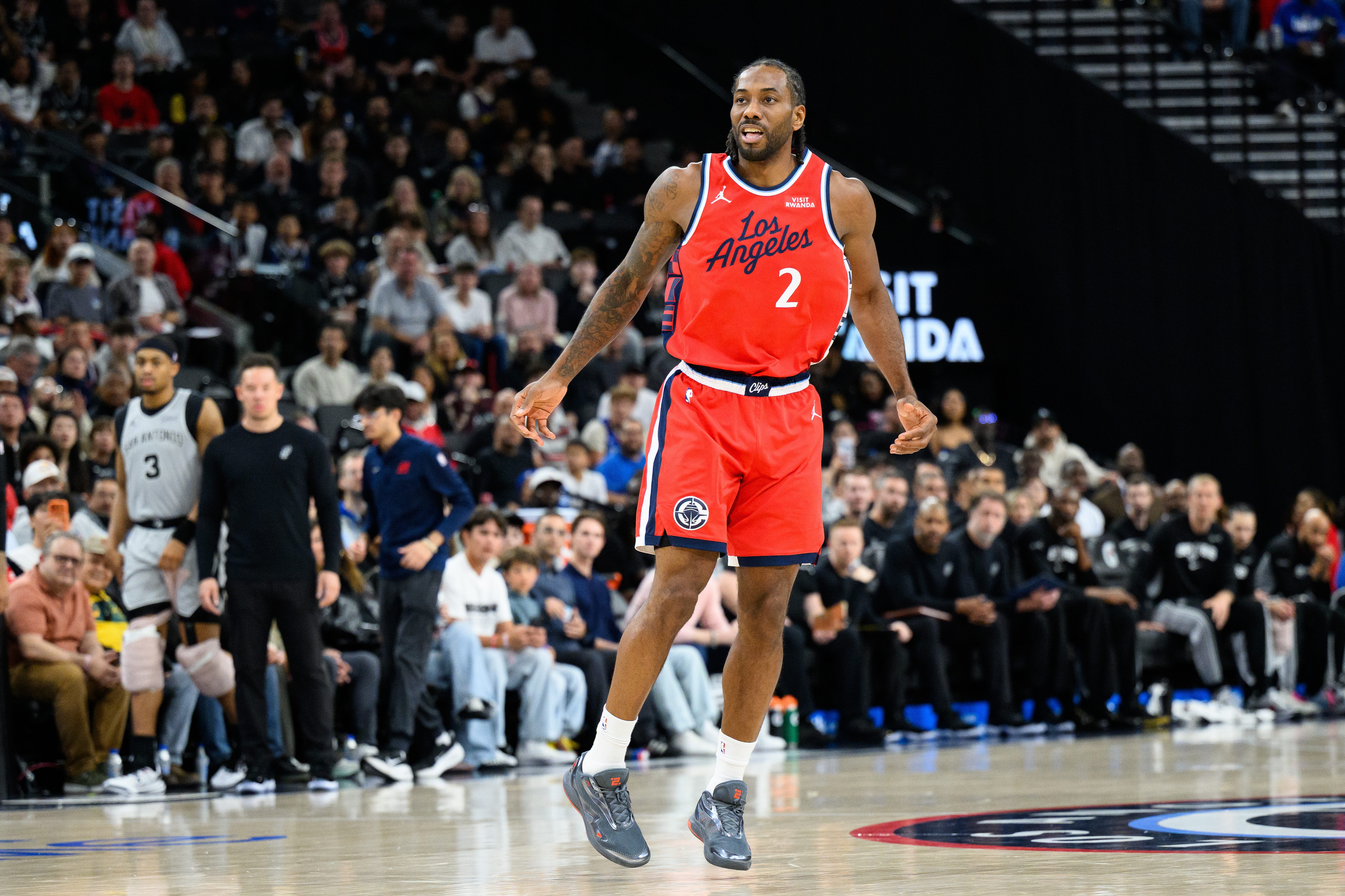 伦纳德半场15分难阻颓势 快船落后雷霆20分