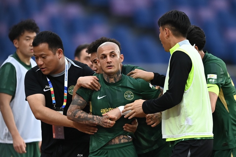 米特里策禁赛期随队合练 未进入浙江客战大连名单 米特里策禁赛期随队合练 未进入浙江客战大连名单