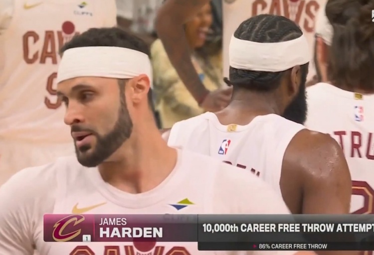 哈登生涯罚球出手破万 跻身历史第七现役第二 哈登生涯罚球出手破万 跻身历史第七现役第二