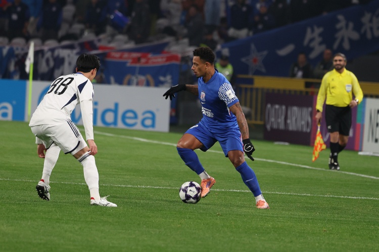 申花德比复仇海港 拉唐制胜头槌获对手莱昂纳多致意 申花德比复仇海港 拉唐制胜头槌获对手莱昂纳多致意