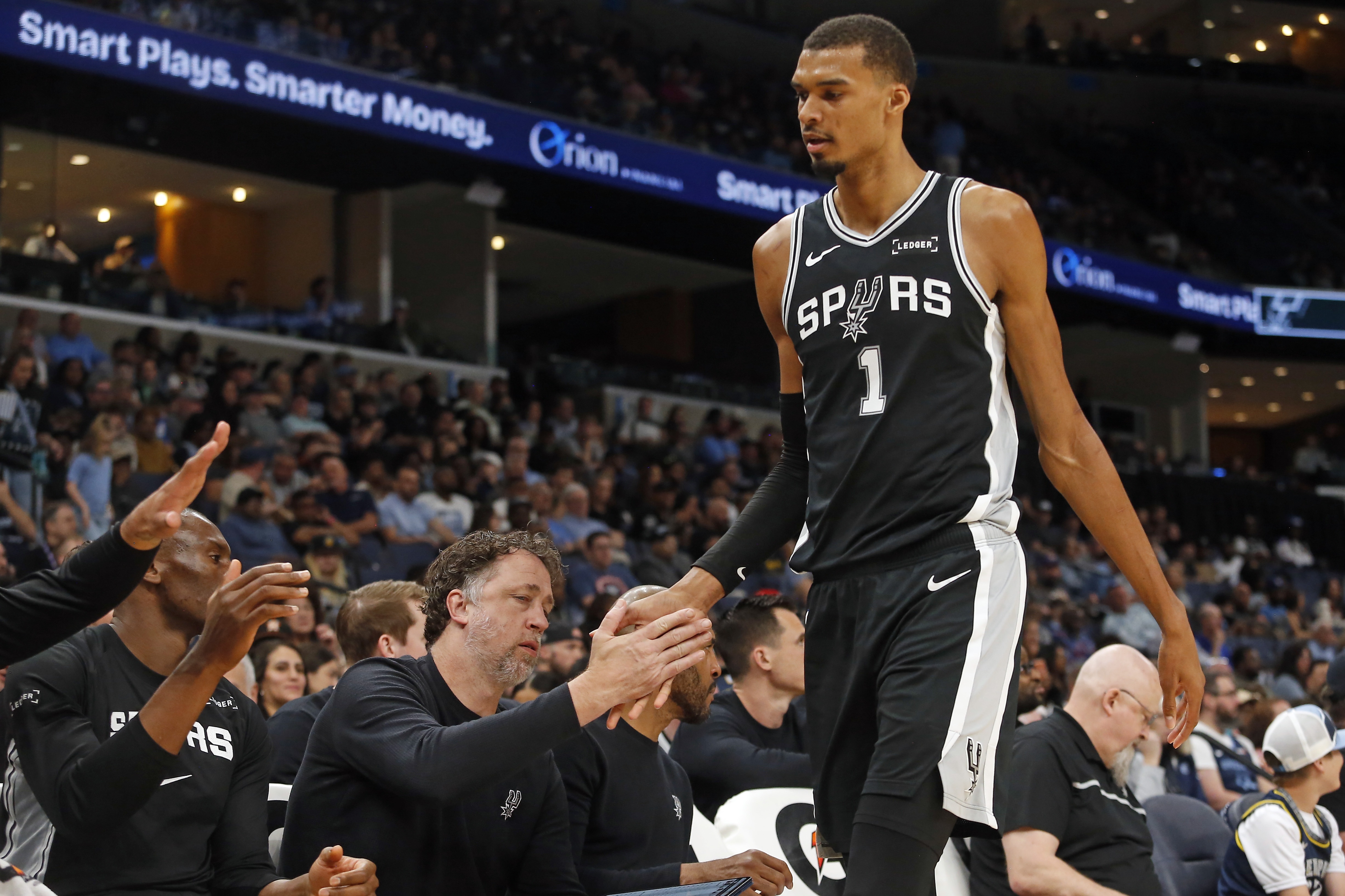 文班亚马26分钟40分13板 生涯第4次30分钟内40+追平克莱 文班亚马26分钟40分13板 生涯第4次30分钟内40+追平克莱