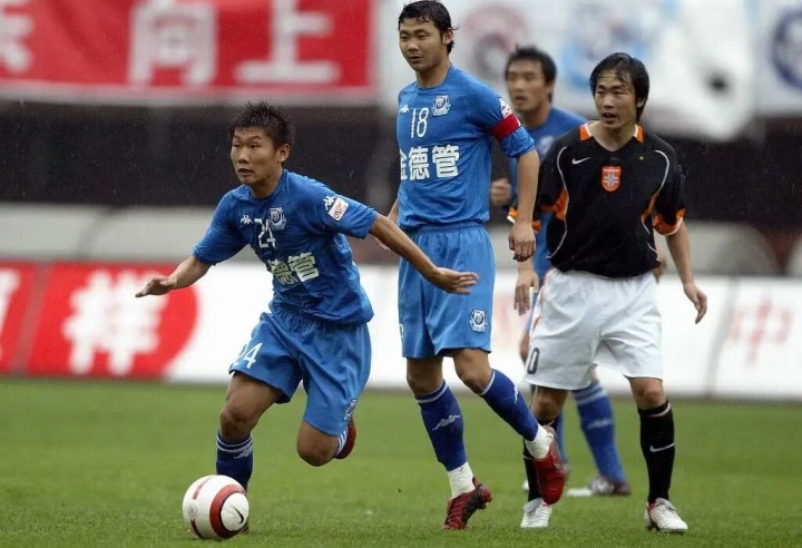 刘建业率铜梁龙五轮不败登顶 从被质疑到土帅新星