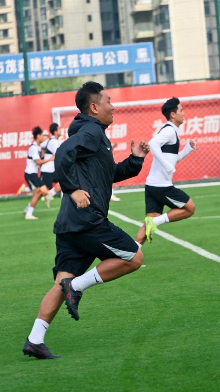 刘建业率铜梁龙五轮不败登顶 从被质疑到土帅新星