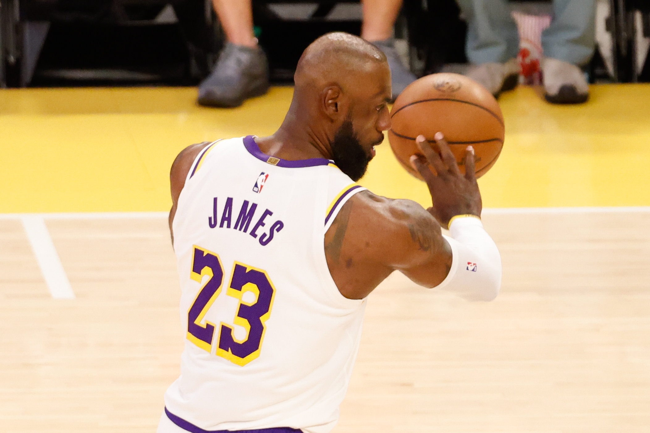 詹姆斯湖人季后赛数据单 场均26+9+7+1+1