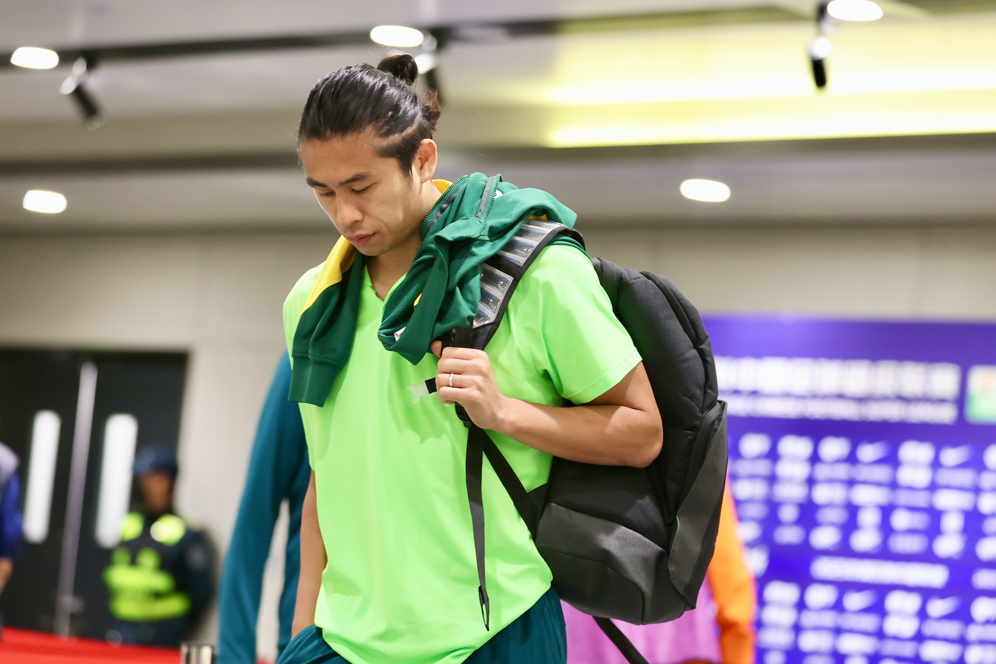 国安赛前踩场黄龙 张玉宁随蒙哥马利出席发布会