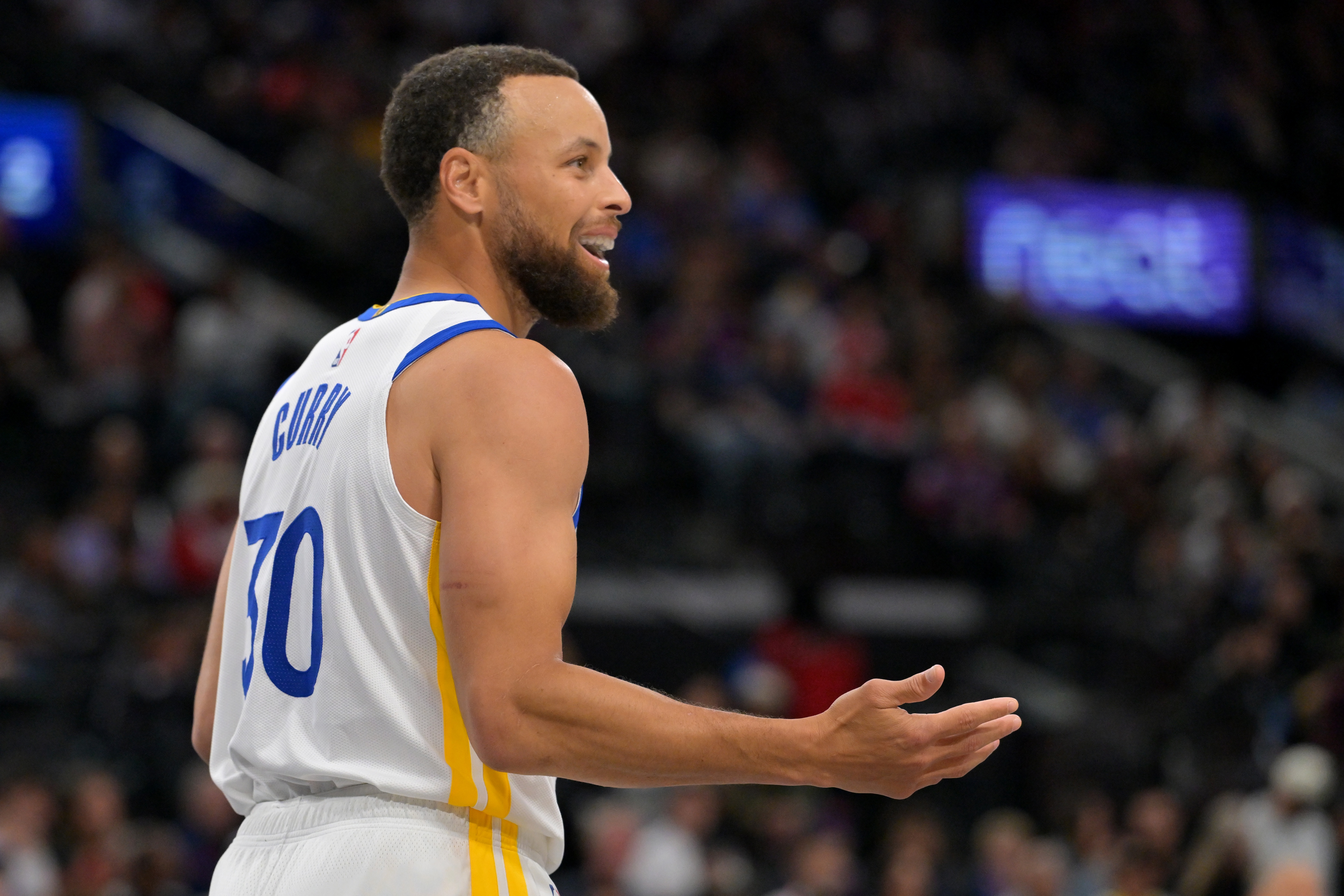 库里35分率勇士险胜快船 赛后美记质疑其吹罚待遇