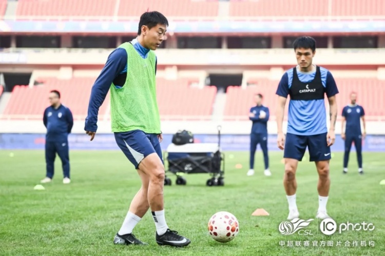 武汉三镇迎战成都蓉城 莫拉强调执行力 廖承坚谈信念 武汉三镇迎战成都蓉城 莫拉强调执行力 廖承坚谈信念