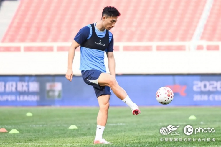 武汉三镇迎战成都蓉城 莫拉强调执行力 廖承坚谈信念 武汉三镇迎战成都蓉城 莫拉强调执行力 廖承坚谈信念