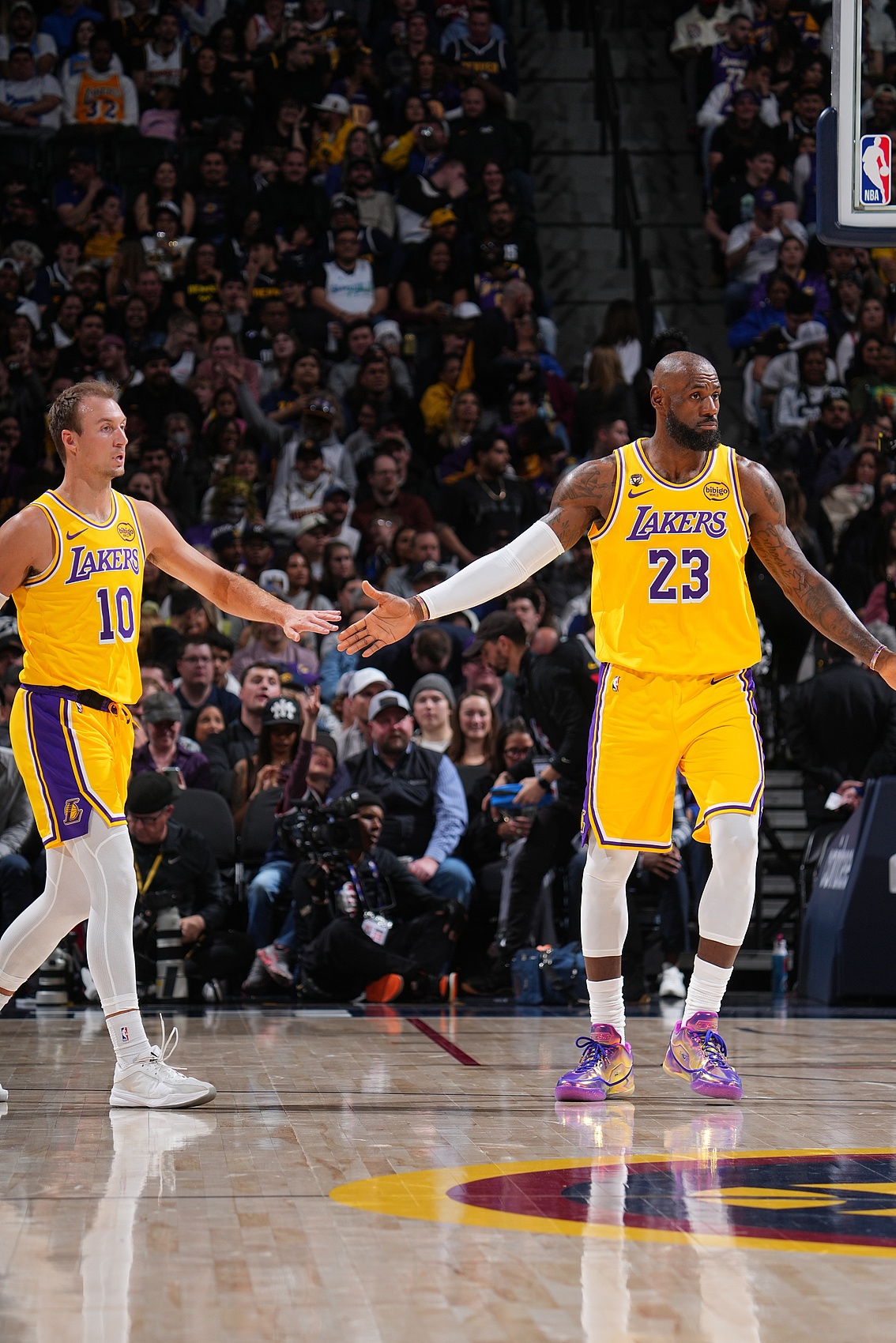 肯纳德三分5中5砍27分 称詹姆斯信任驱动表现