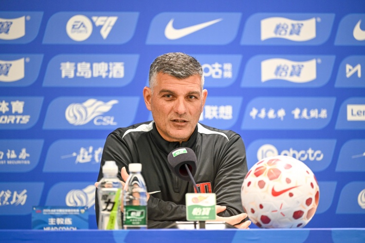 阿洛伊西复盘逆转 肯定球队坚韧 点出费利佩替补关键作用